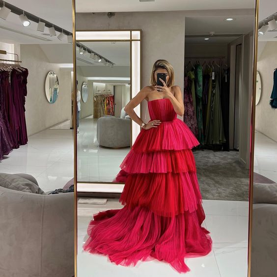 Robe longue de soirée en tulle rouge et rose à plusieurs niveaux nv2743