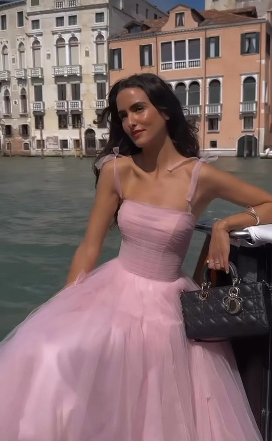 Robe de soirée longue en tulle rose avec bretelles et nœuds nv3015