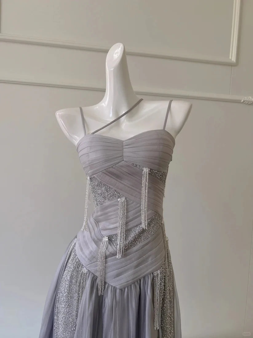 NiceVestidos - Robe de bal longue en tulle à franges et sequins, gris argenté scintillant, coupe trapèze, col licou, NV5950