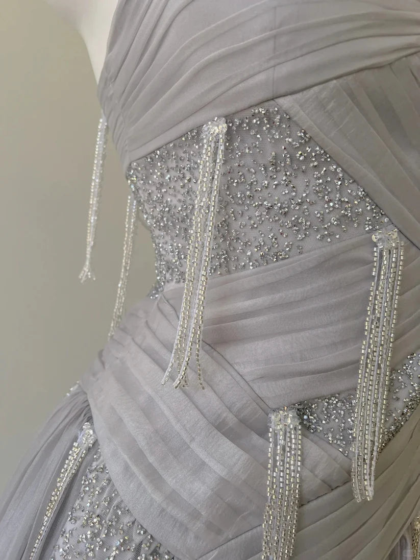 NiceVestidos - Robe de bal longue en tulle à franges et sequins, gris argenté scintillant, coupe trapèze, col licou, NV5950