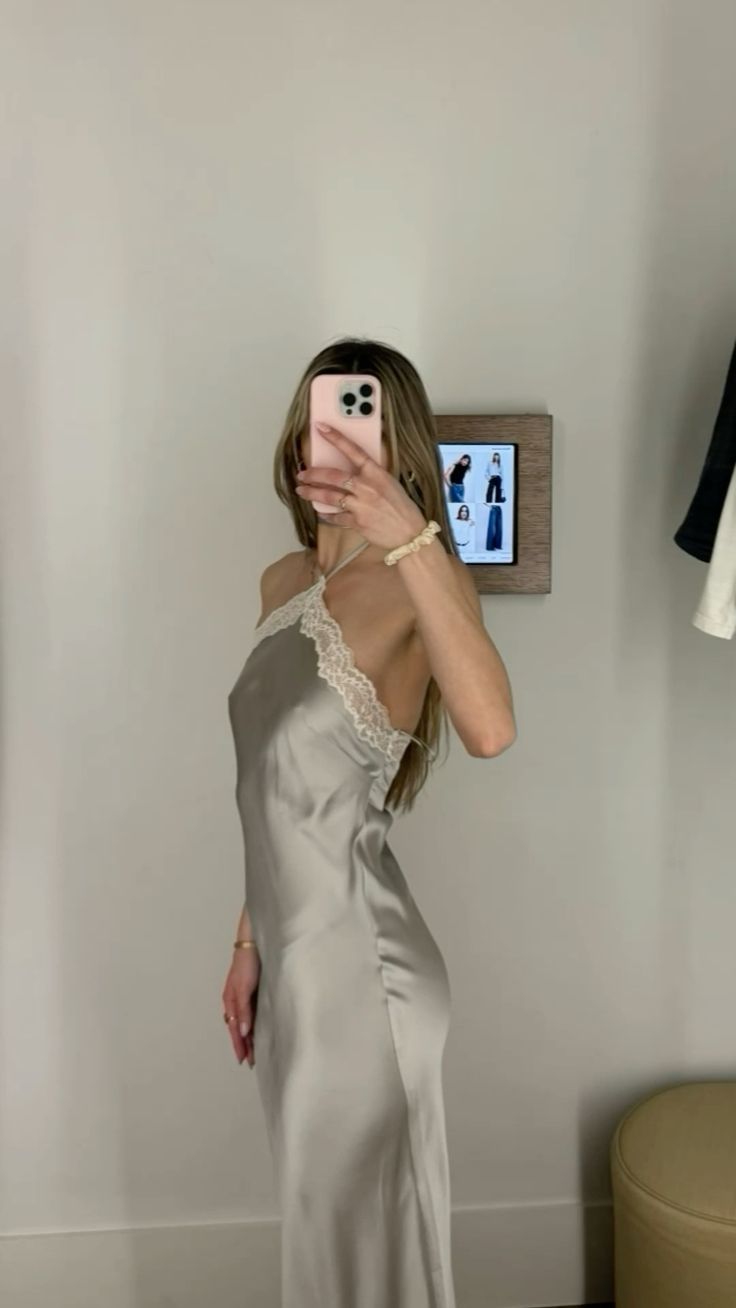 Hellsilbernes, modisches, trägerloses, schulterfreies, schmal geschnittenes Spitzenkleid mit langer, eindrucksvoller Ballkleid-Abendkleid-Partykleid nv2577