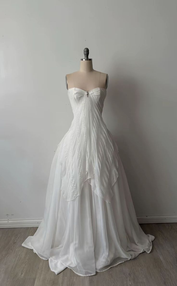 NiceVestidos - Robe de mariée bustier en tulle féerique haut de gamme, robe de bal à volants en forme de cœur ornée de cristaux pour un mariage bohème et féérique NV5892