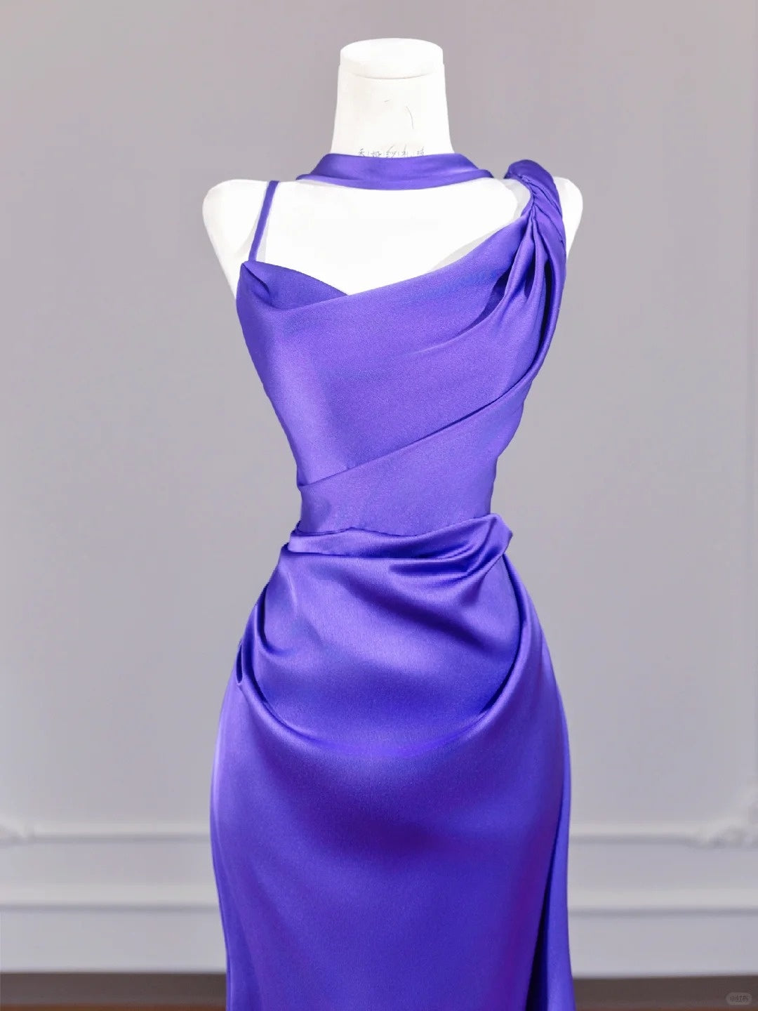 Lila Elegantes rückenfreies langes Satin-Ballkleid nv4964
