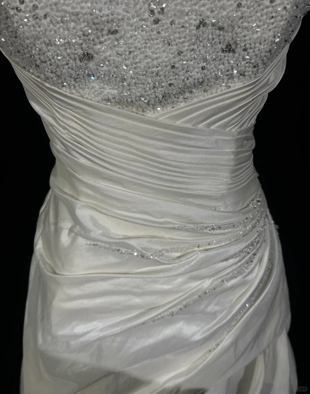 Ivory White Sparkling Homecoming Dress Exquisite Beaded Short Satin Ball Gown Evening Dress nv4382