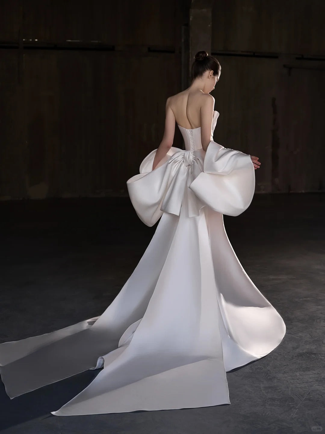 Wunderschönes, exquisites, langes, mit Perlen besetztes Satin-Meerjungfrauen-Ballkleid mit schmalem Abendkleid und Brautkleid nv4127