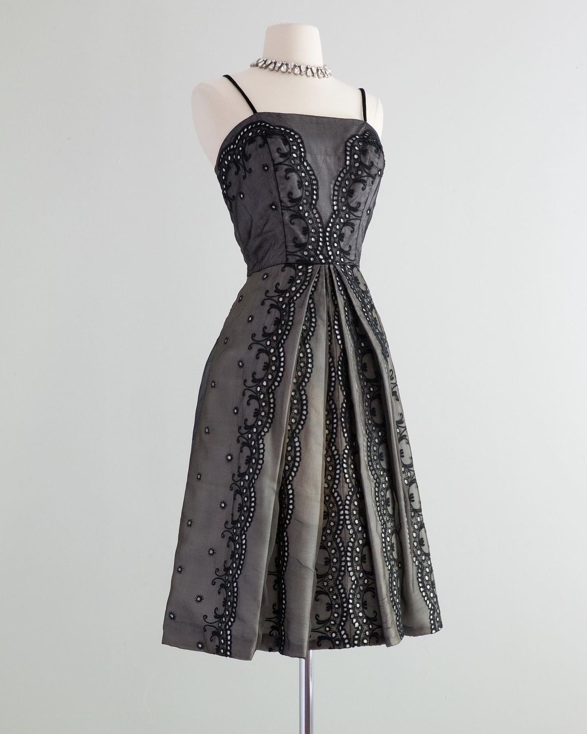 NiceVestidos-Black Beaded Satin Short Formal Homecoming Dress Hoco Gown nv5501