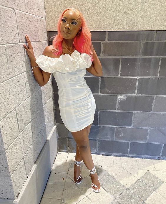 Elfenbeinfarbenes schulterfreies Rüschen-Geburtstagskleid, Cocktailkleid, Homecoming-Kleid, nv2118