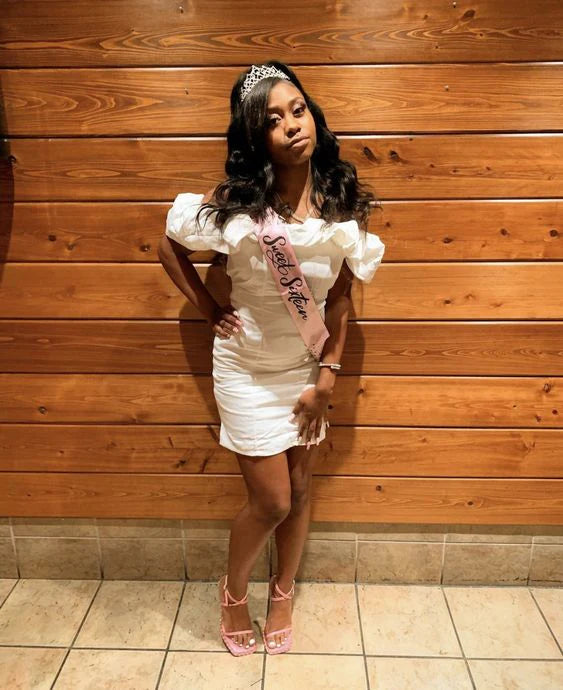 Elfenbeinfarbenes schulterfreies Rüschen-Geburtstagskleid, Cocktailkleid, Homecoming-Kleid, nv2118