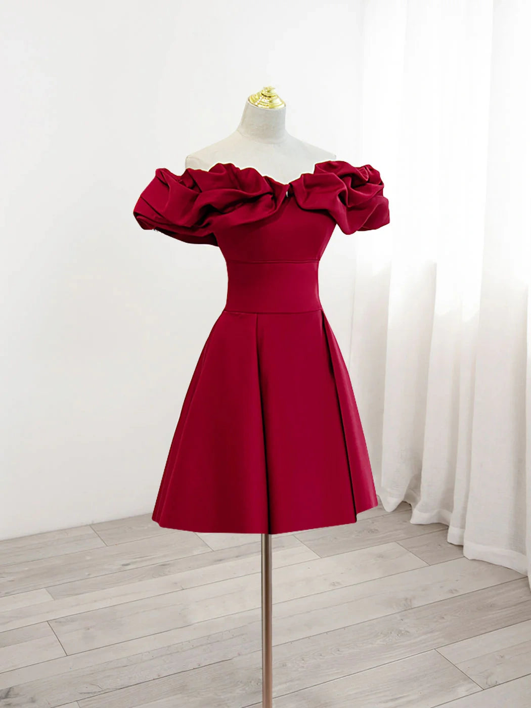 Robe de bal courte en satin à épaules dénudées et coupe A-line rouge bordeaux nv2115