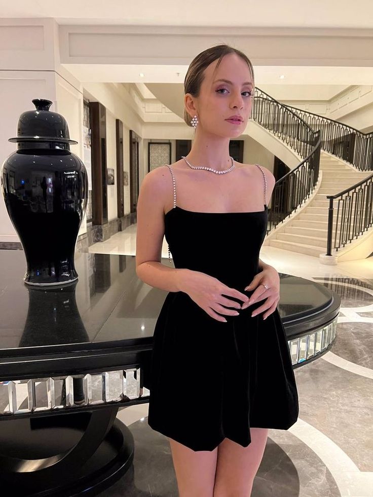 Black Vintage Rhinestone Chain Spaghetti Strap A-Line Halter Cocktail Party Dress Short Mini Homecoming Dress Evening Dress nv2400