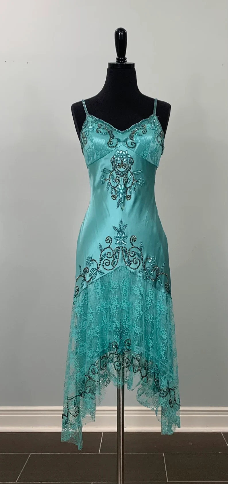 Blue Vintage Exquisite Beaded Lace Spaghetti Strap Long Prom Gown Evening Dress Party Dress nv3540