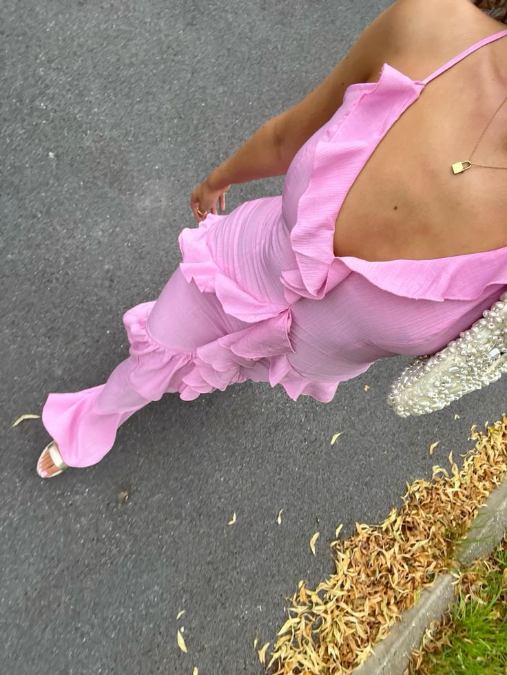 Rosa, gerüschtes Chiffon-elegantes langes Spaghettiträger-Ballkleid für Hochzeitsgäste, NV5202