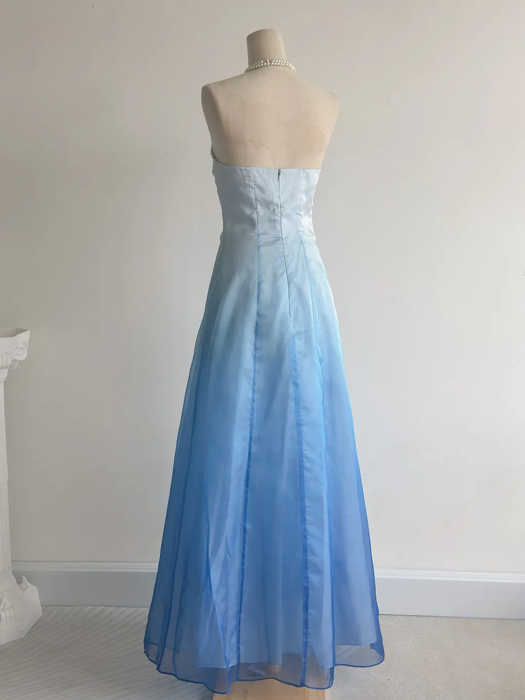 NiceVestidos-Blue and white exquisite floral fashion gradient tube top long floor-length ball gown graduation dress nv5523