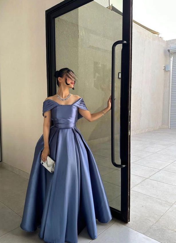 Robe de soirée longue violette simple et élégante à manches courtes et coupe trapèze nv2522