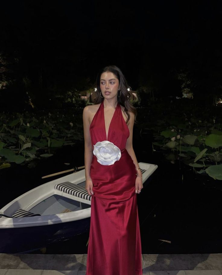 Rotes V-Ausschnitt-Low-Cut-weißes dreidimensionales Blumendekor-langes Satin-Kleid, langes, schlankes Ballkleid-Abendkleid nv2679