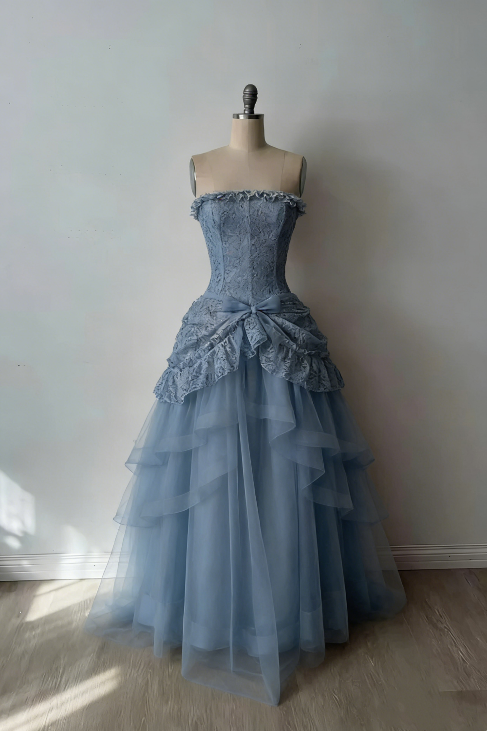 NiceVestidos--Vintage Strapless Lace High-End Wedding Dress, Court Style Corset 3D Floral Embellished Ball Gown for Retro Wedding NV5891