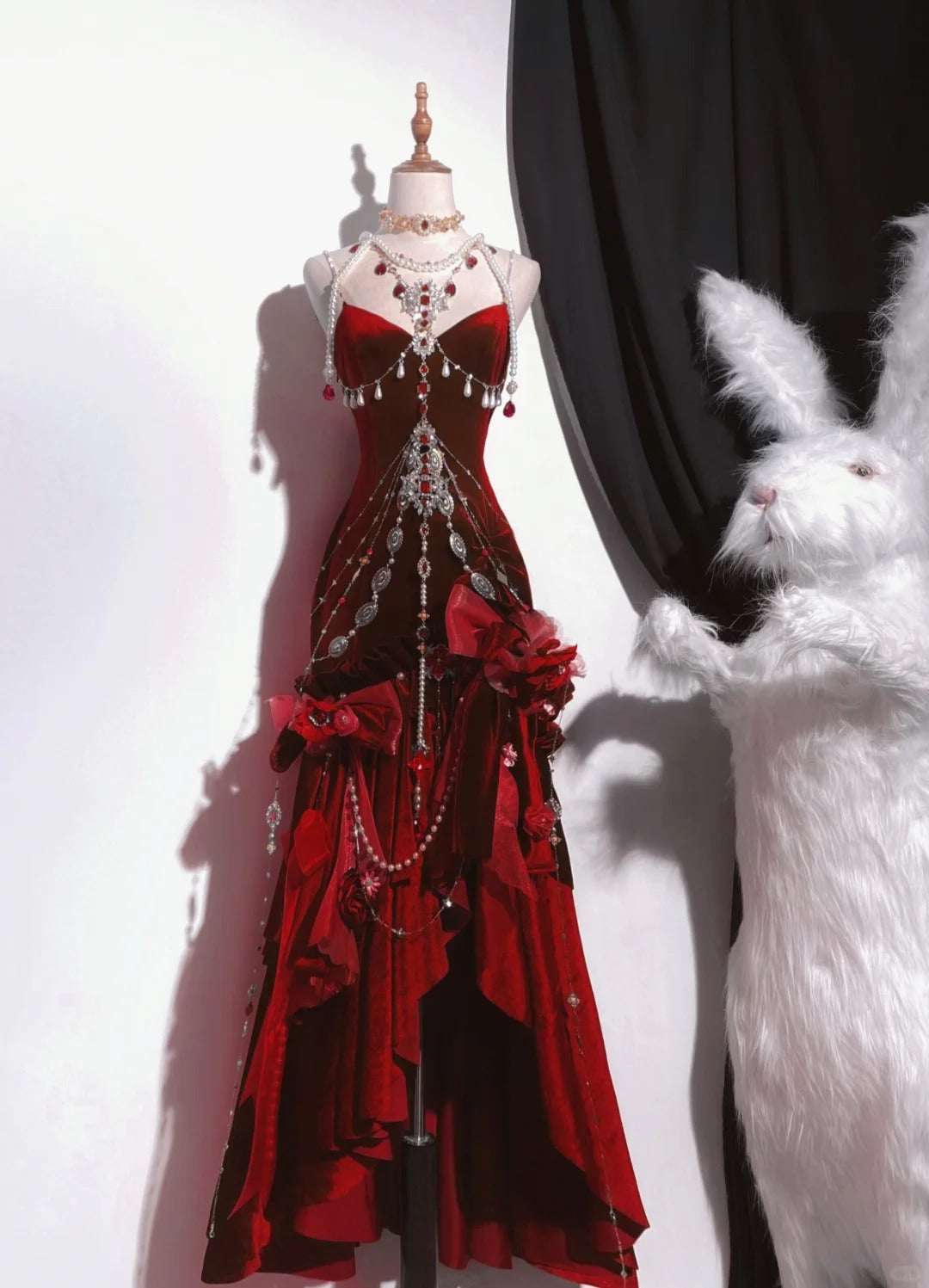 Burgundy/Blue Vintage Delicate Beads Elegant Stunning Long Velvet Ball Gown Evening Gown Party Dress nv4115