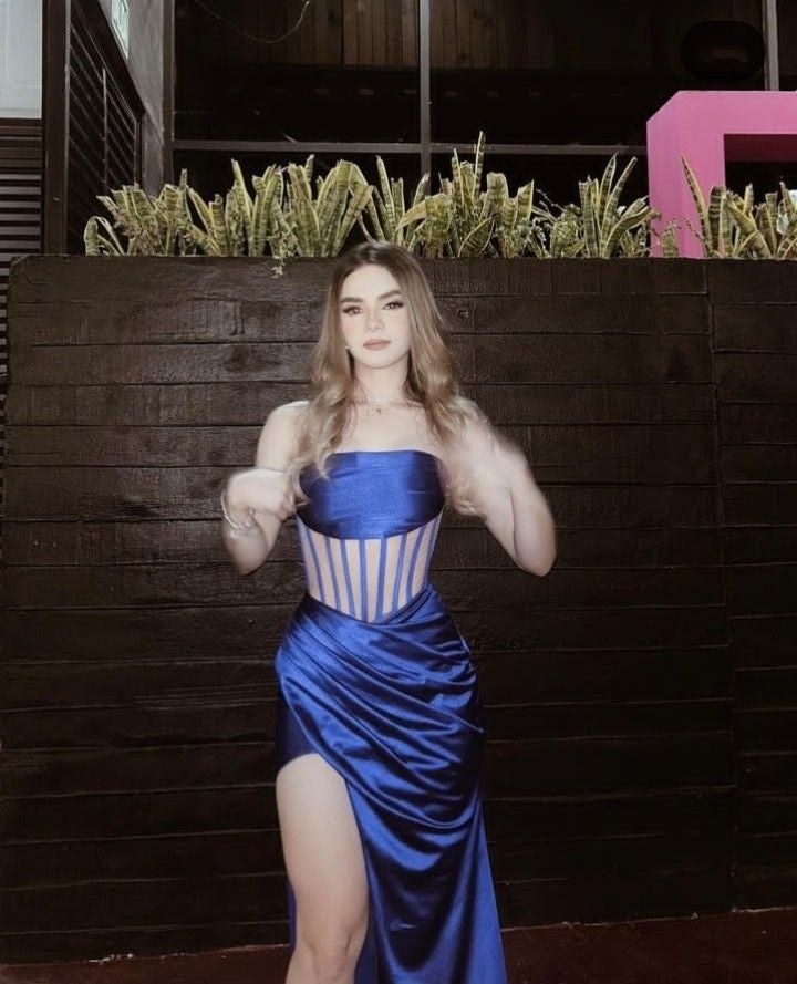 Robe de soirée longue fendue à bretelles spaghetti sexy et charmante de mode bleue nv2486