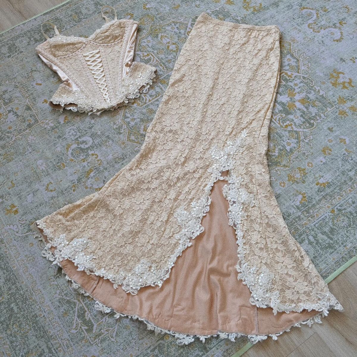 NiceVestidos - Robe de soirée sirène deux pièces en dentelle beige vintage à sequins NV5912