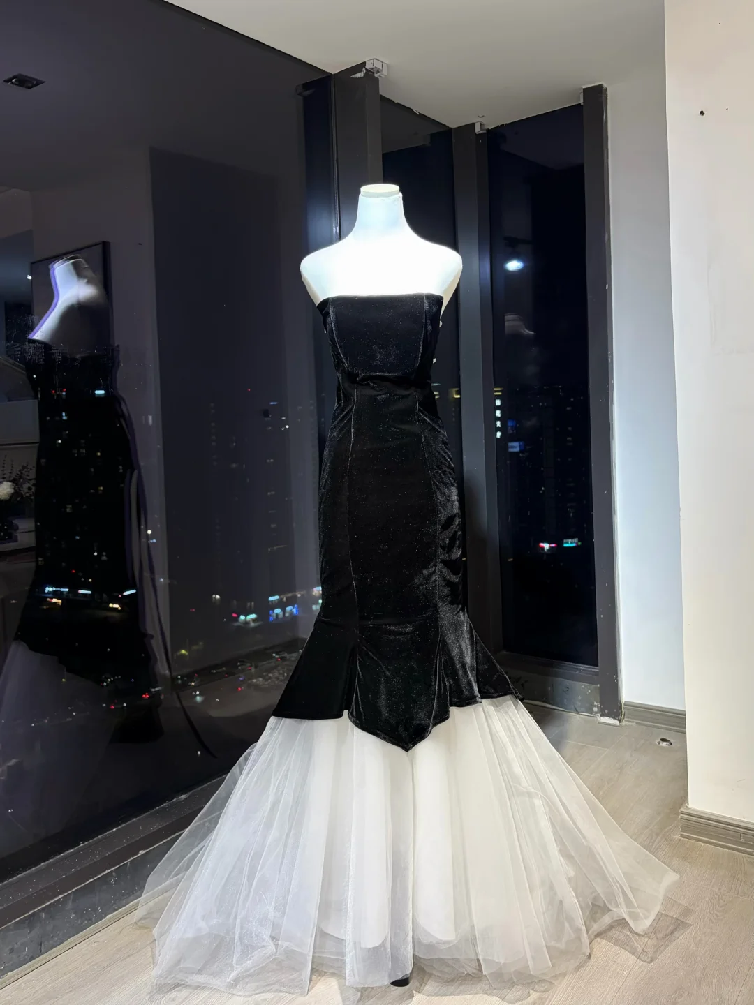 Black Strapless Velvet Mermaid Dress White Tulle Hem Contrast Formal Prom Gown  NV6947