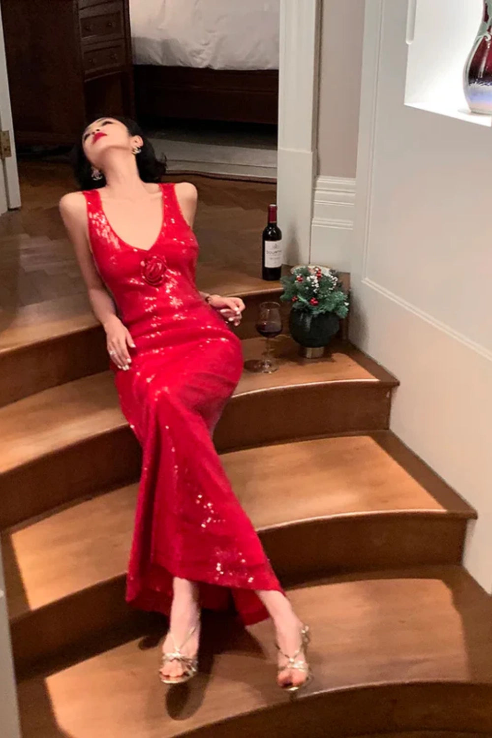 Charmantes rotes Meerjungfrau-Neckholder-Pailletten-Ballkleid mit offenem Rücken, Abendkleid nv5394