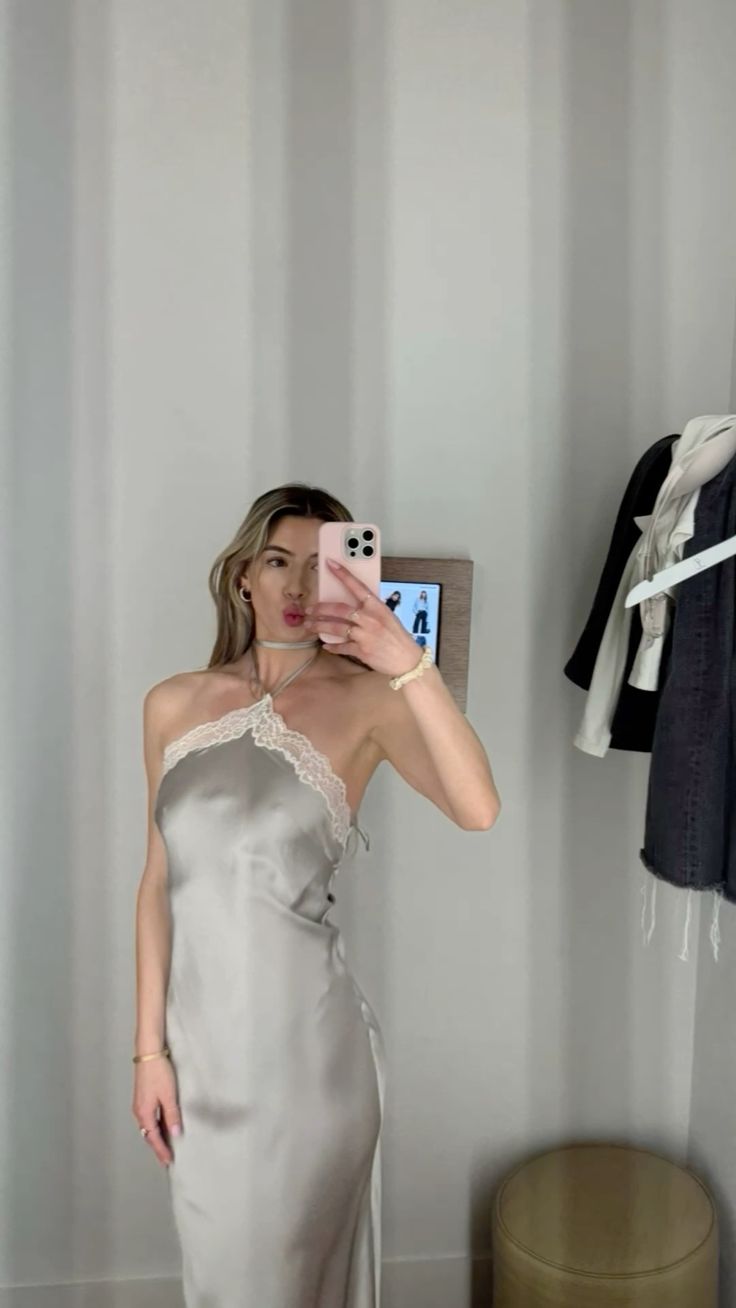 Hellsilbernes, modisches, trägerloses, schulterfreies, schmal geschnittenes Spitzenkleid mit langer, eindrucksvoller Ballkleid-Abendkleid-Partykleid nv2577
