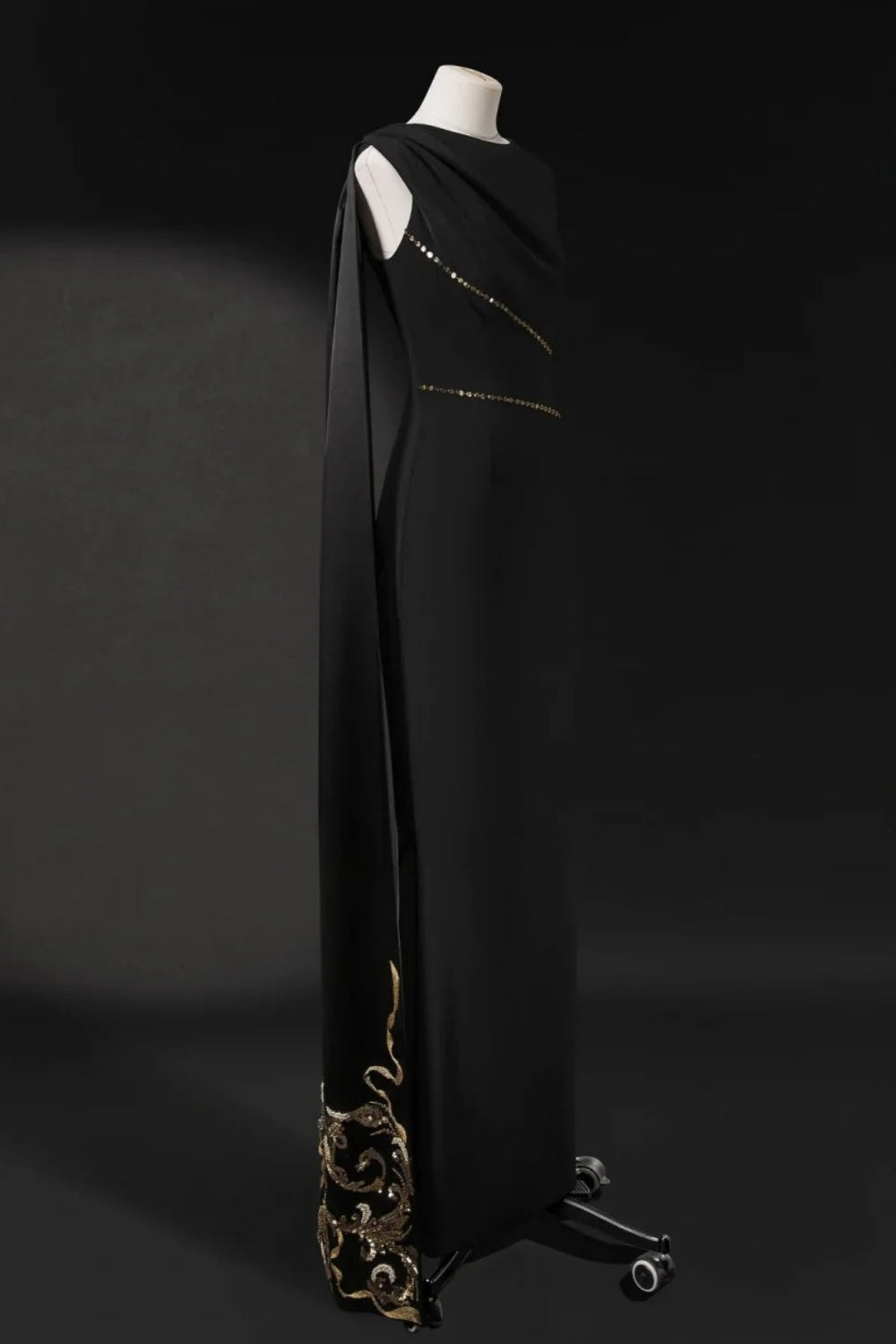 Robe de soirée de cérémonie luxueuse et glamour noire et dorée à perles, modèle NV6095 de NiceVestidos