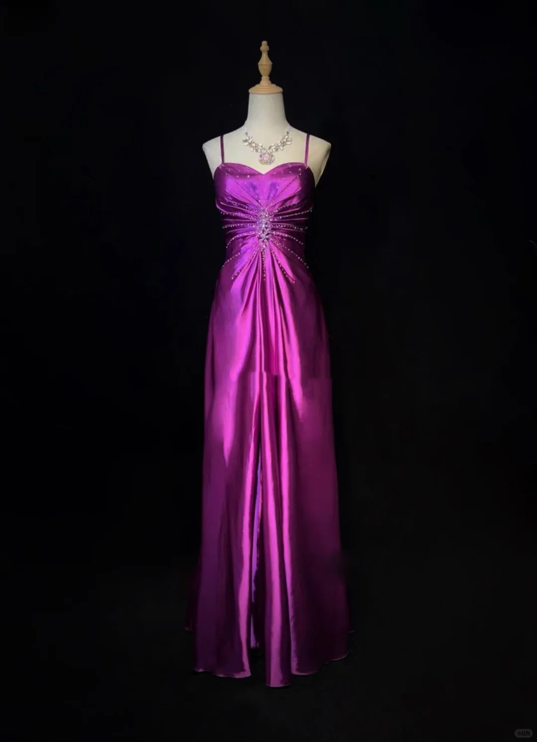 Lila Perlenbesetztes elegantes langes Satin-Ballkleid, Abendkleid, NV4929