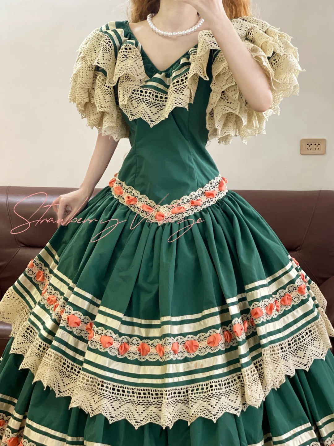 Grünes, einzigartiges und wunderschönes langes spanisches Vintage-Ballkleid für Prinzessinnen. nv5081