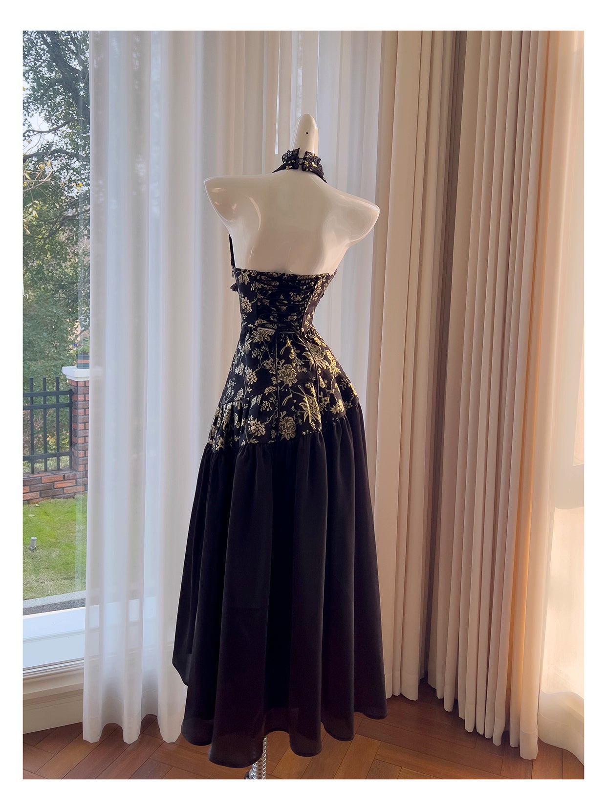 Robe de soirée noire et dorée en satin jacquard, sans manches, taille longue, dos nu, col licou, robe de banquet sexy, nv5559