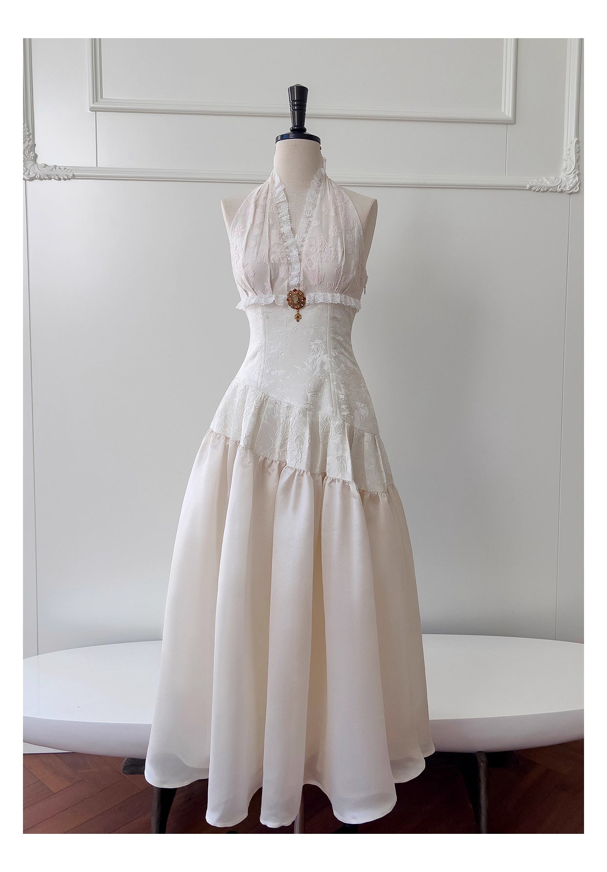 NiceVestidos-Homecoming Dress Apricot Waist Slimming Mid-Length Elegant Halterneck Backless Dress nv5552