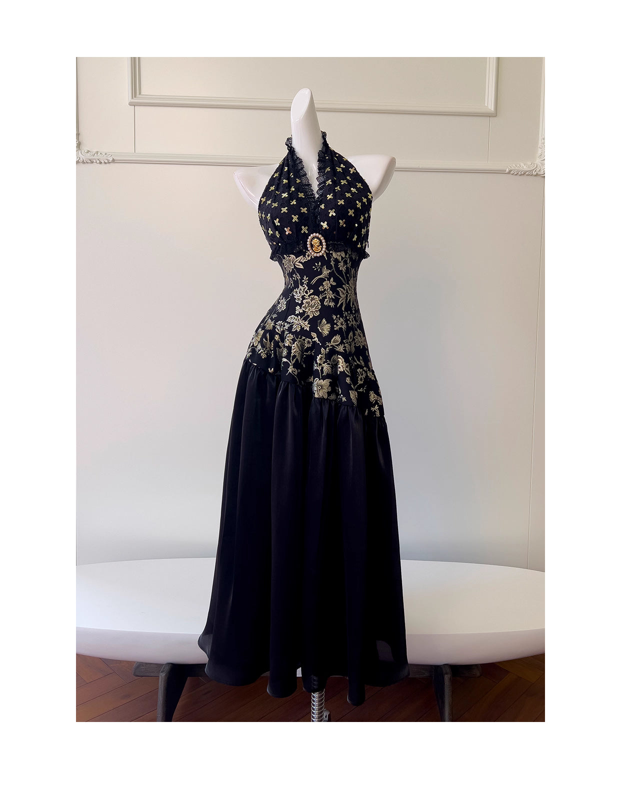 Robe de soirée noire et dorée en satin jacquard, sans manches, taille longue, dos nu, col licou, robe de banquet sexy, nv5559