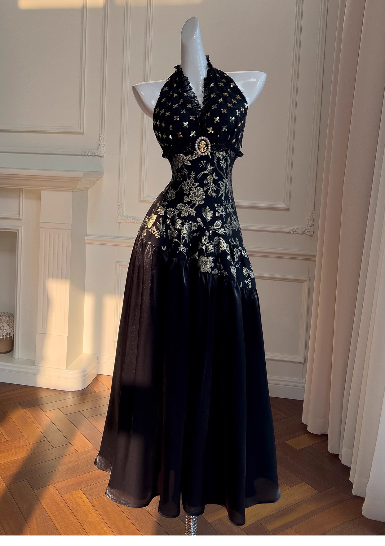 Robe de soirée noire et dorée en satin jacquard, sans manches, taille longue, dos nu, col licou, robe de banquet sexy, nv5559