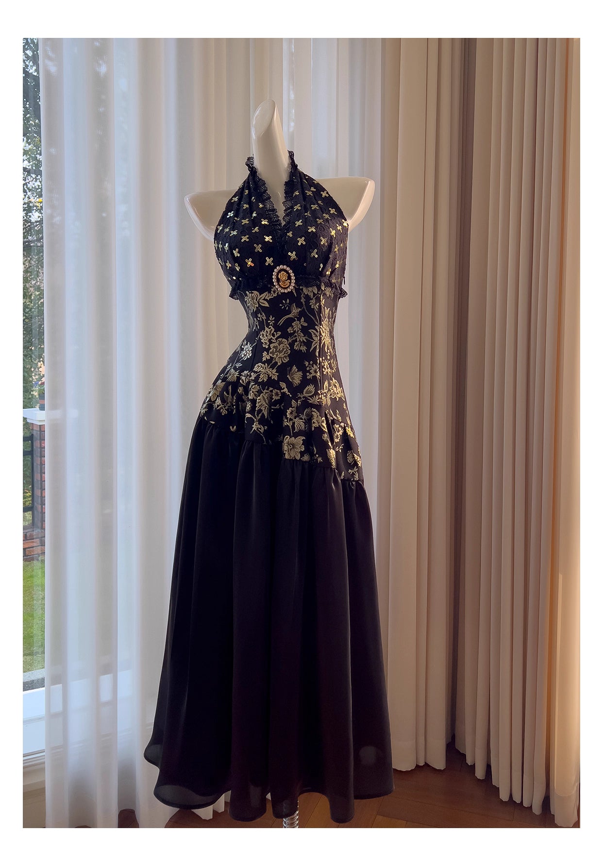 Robe de soirée noire et dorée en satin jacquard, sans manches, taille longue, dos nu, col licou, robe de banquet sexy, nv5559