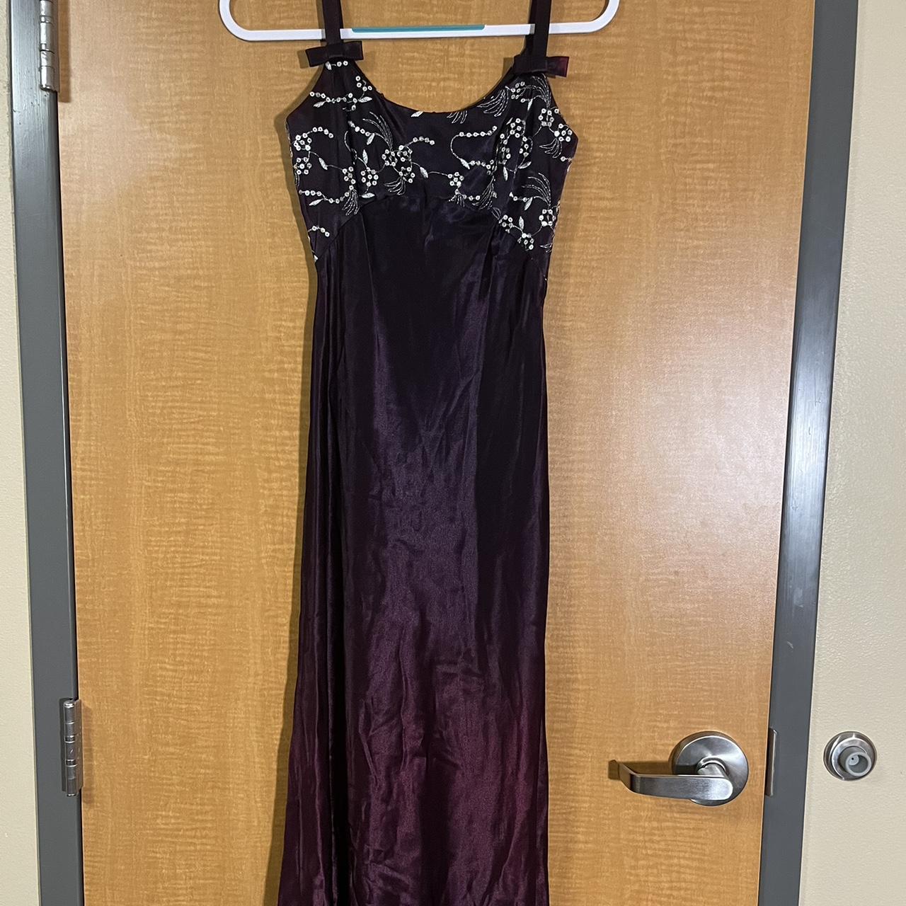 Robe de soirée longue en satin violet foncé à bretelles spaghetti et perles pour femme, tenue de bal, de soirée, nv3745