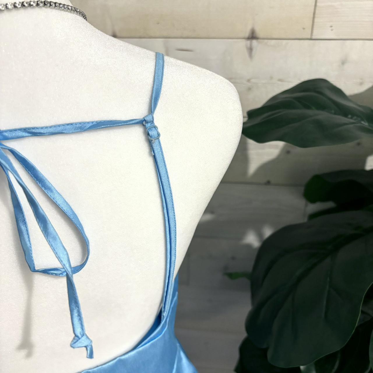 Atemberaubendes Cinderella-Ballkleid mit V-Ausschnitt und langem Satin in Blau mit Farbverlauf, Abendkleid, Partykleid, NV4254