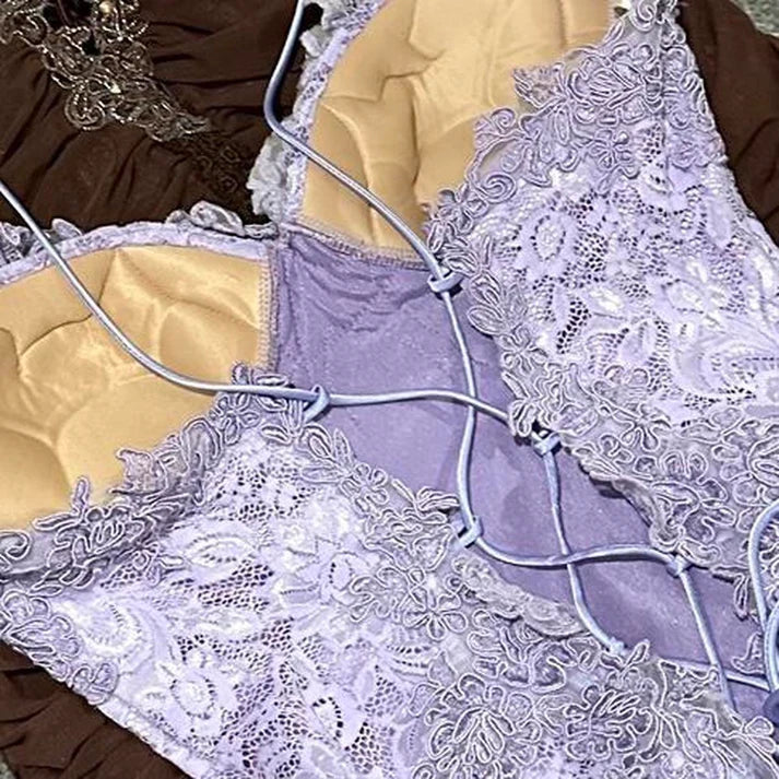 Robe de soirée élégante en dentelle violette délicate, coupe ajustée, longue, nv3422