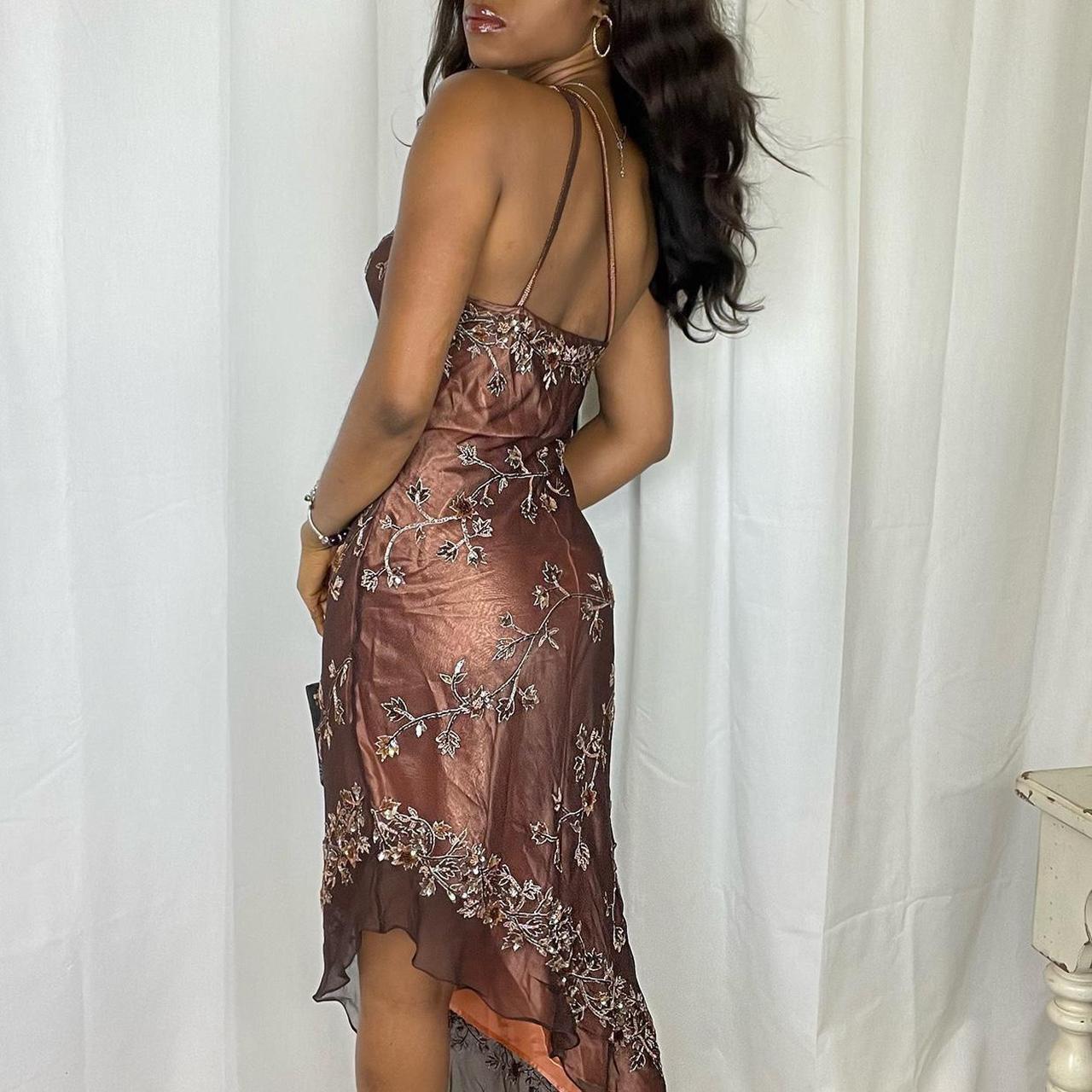 NiceVestidos – Braunes, zart perlenbesetztes, kurzes/mittellanges Homecoming-Kleid NV5690