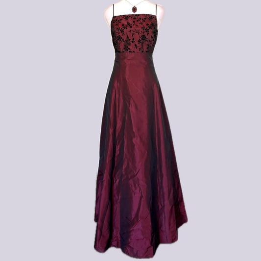 NiceVestidos-Burgundrotes Blumenkleid Vintage-Kleid Damen Exquisites langes Ballkleid NV5643