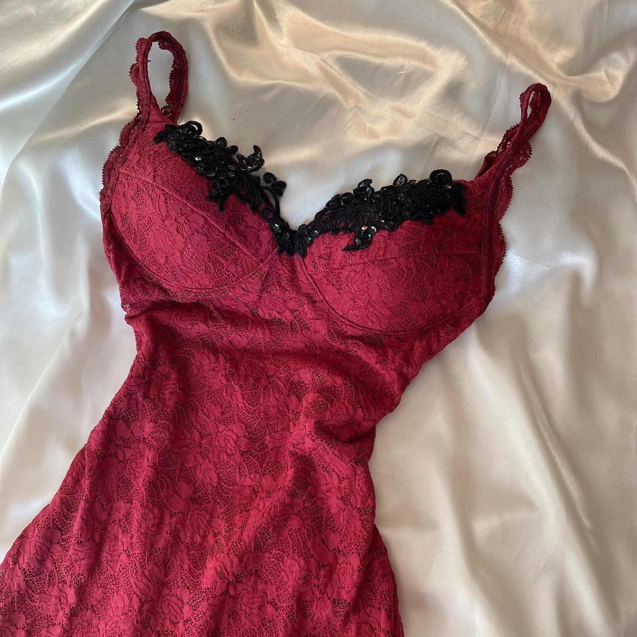 ♥️♠️♦️♣️Stunning retro-glam red and black delicate lace bodycon mermaid maxi prom dress with a sexy slit nv5382