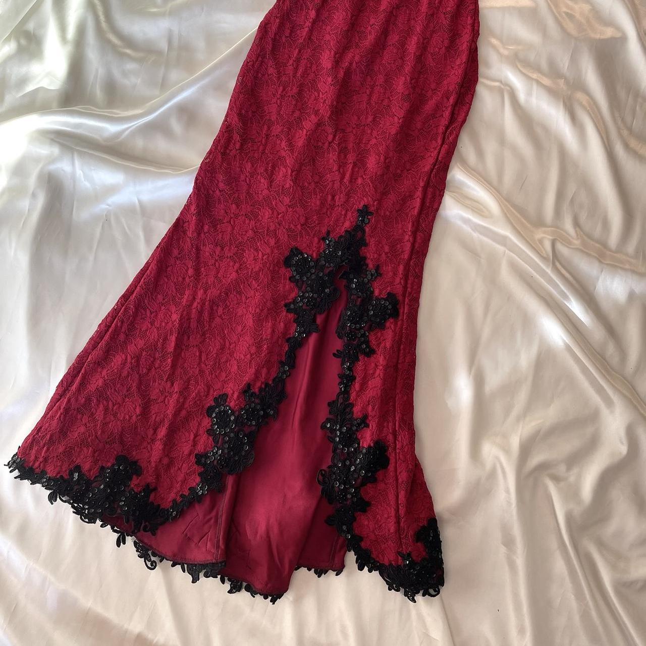 ♥️♠️♦️♣️Stunning retro-glam red and black delicate lace bodycon mermaid maxi prom dress with a sexy slit nv5382