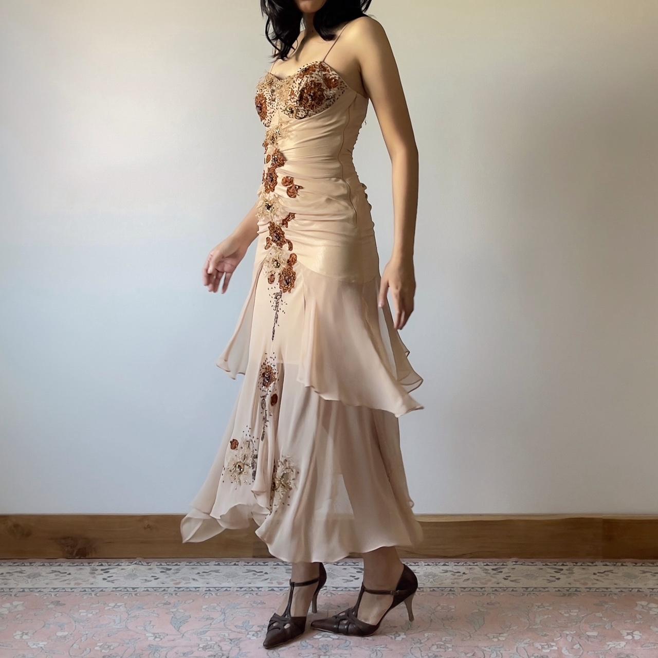 Robe de bal romantique en mousseline de soie marron clair ornée de perles à la main nv5363