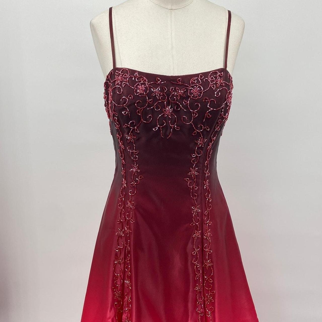 NiceVestidos-Burgundy Gradient Satin and Sequin Paneled Sleeveless Floor-Length Gown NV6177
