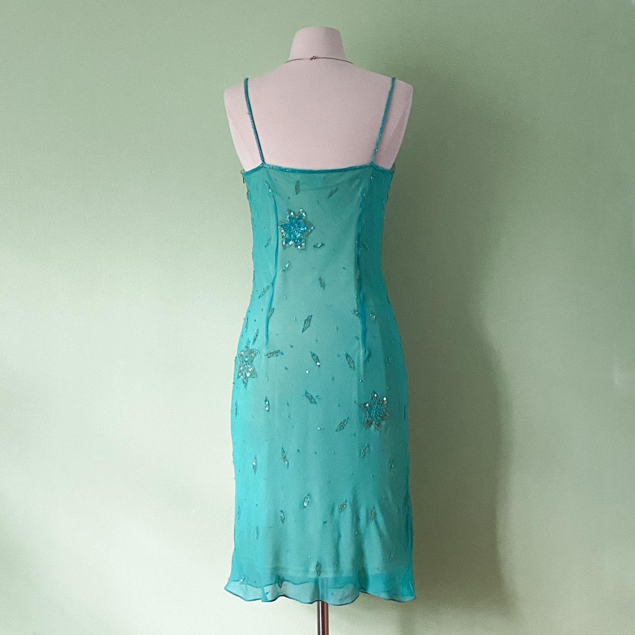 NiceVestidos – Blaues, zartes, geblümtes, kurzes Chiffon-Abendkleid mit Perlen NV5652