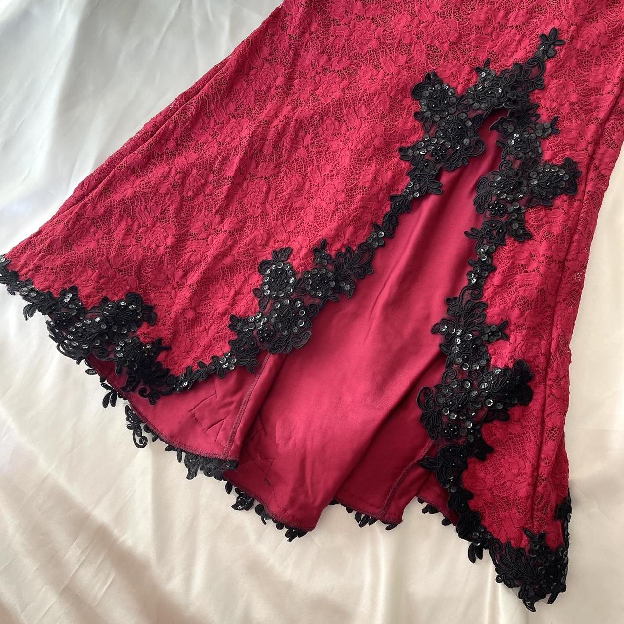 ♥️♠️♦️♣️Stunning retro-glam red and black delicate lace bodycon mermaid maxi prom dress with a sexy slit nv5382