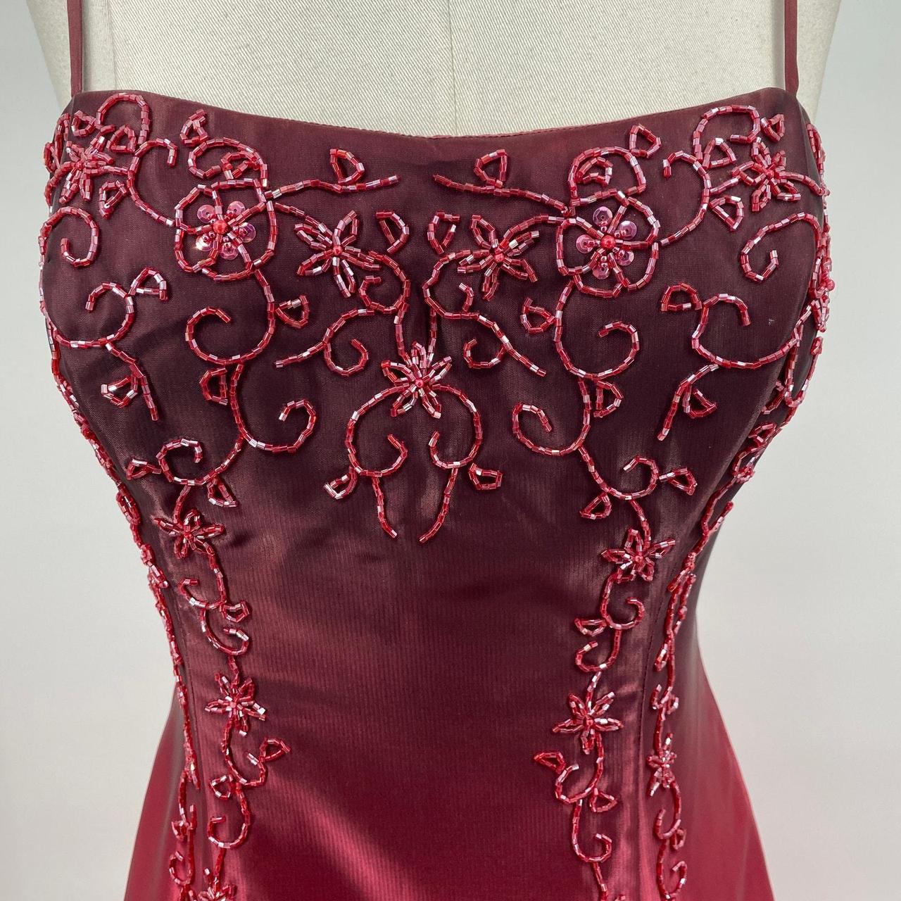 NiceVestidos-Burgundy Gradient Satin and Sequin Paneled Sleeveless Floor-Length Gown NV6177