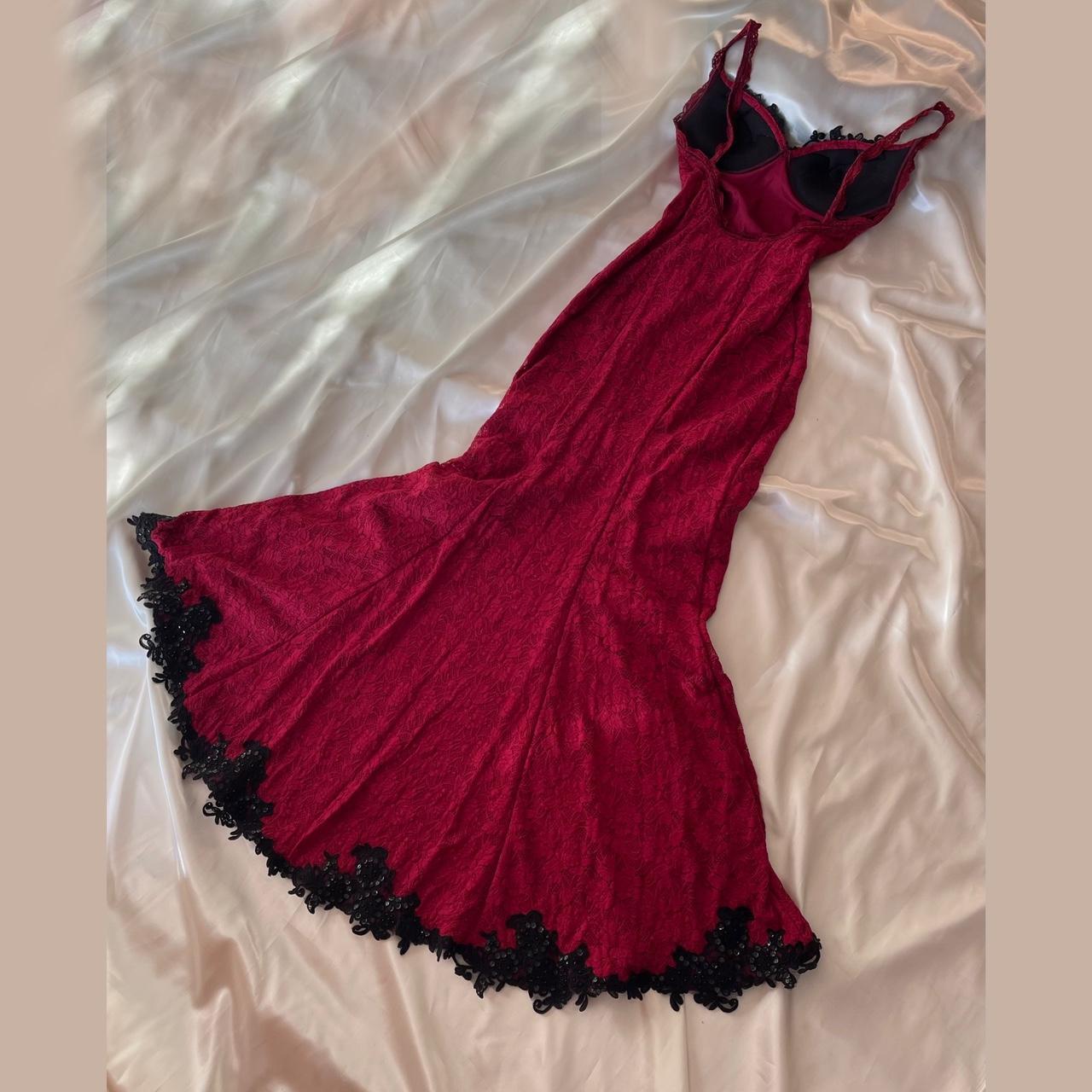 ♥️♠️♦️♣️Stunning retro-glam red and black delicate lace bodycon mermaid maxi prom dress with a sexy slit nv5382