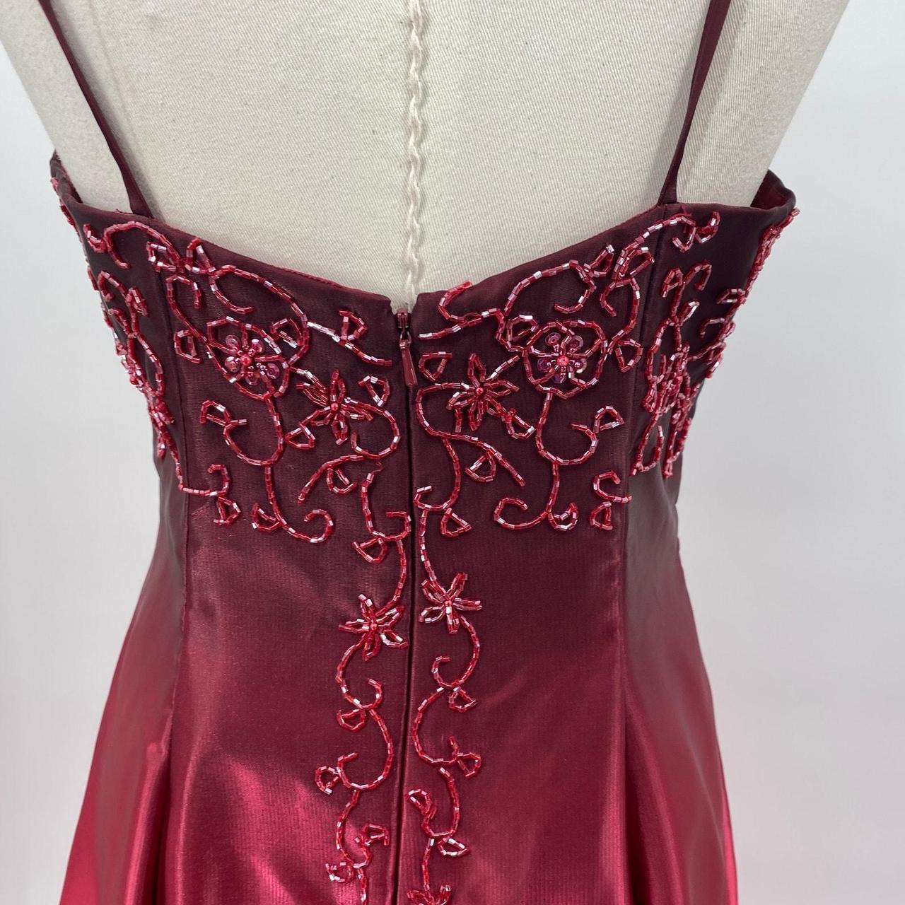 NiceVestidos-Burgundy Gradient Satin and Sequin Paneled Sleeveless Floor-Length Gown NV6177