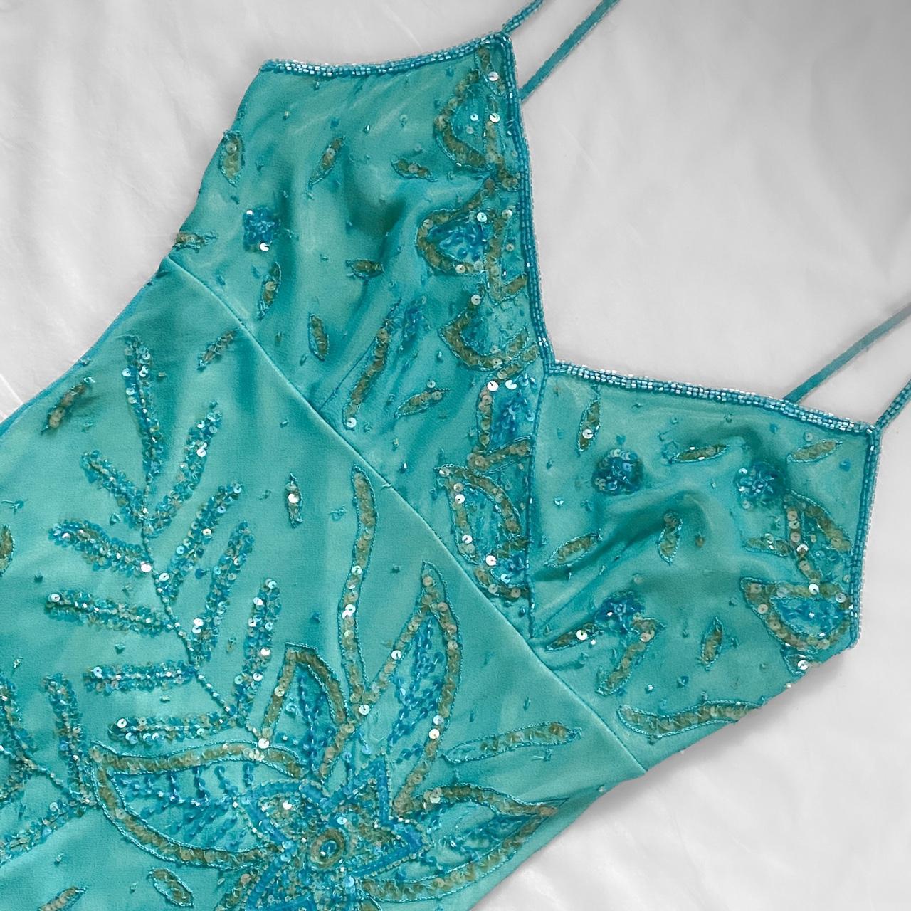 NiceVestidos – Blaues, zartes, geblümtes, kurzes Chiffon-Abendkleid mit Perlen NV5652