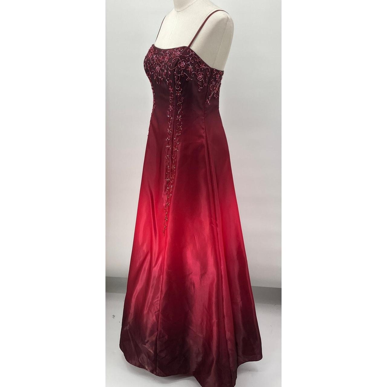 NiceVestidos-Burgundy Gradient Satin and Sequin Paneled Sleeveless Floor-Length Gown NV6177